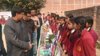 Photo of उत्तर प्रदेश के जौनपुर जनपद के मडियाहू तहसील अंतर्गत नगर के श्री चितरंजन कान्वेंट स्कूल मे शनिवार को स्कूल के बच्चों द्वारा विज्ञान प्रदर्शनी का आयोजन किया गया ,जिसमें मुख्य अतिथि  मडियाहू पीजी कॉलेज प्राचार्य डॉक्टर सुरेश कुमार पाठक रहे l